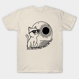 funny kitten watching total solar eclipse april 8 2024 T-Shirt